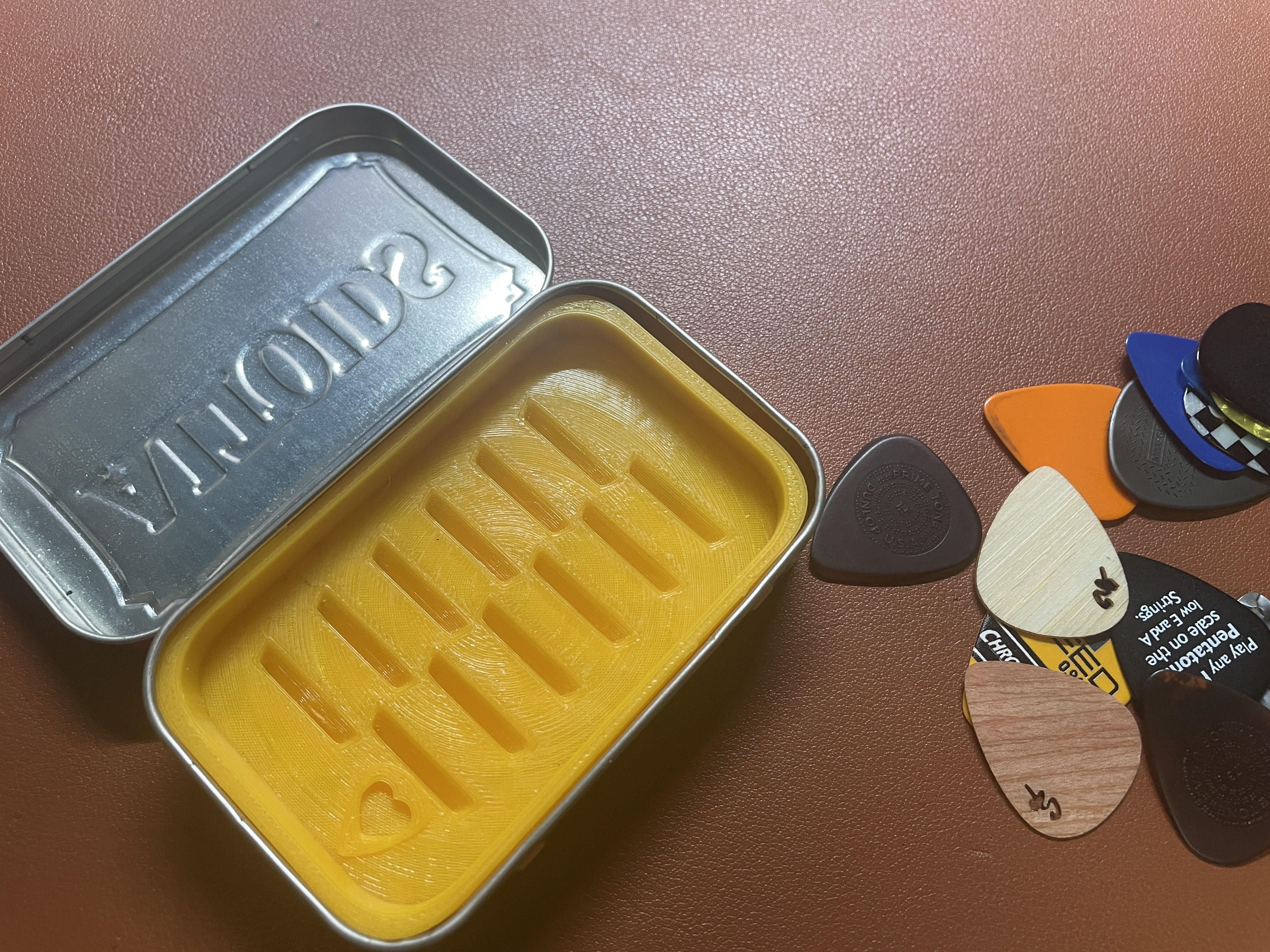 Hộp Đựng Miếng Gảy Đàn Altoids