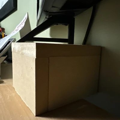 Chân đế TV TCL Roku để dựa sát tường