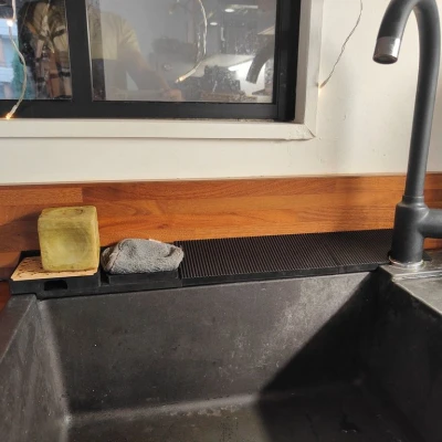 Chắn Nước Vòi Sen + Khay Xà Bông