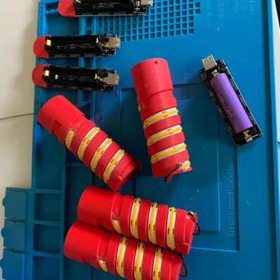 Mô hình SpiralLight: Ống Đèn LED Hỗ Trợ Pin 18650