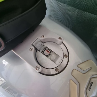 Adapter Givi Tanklock cho Aprilia Tuono
