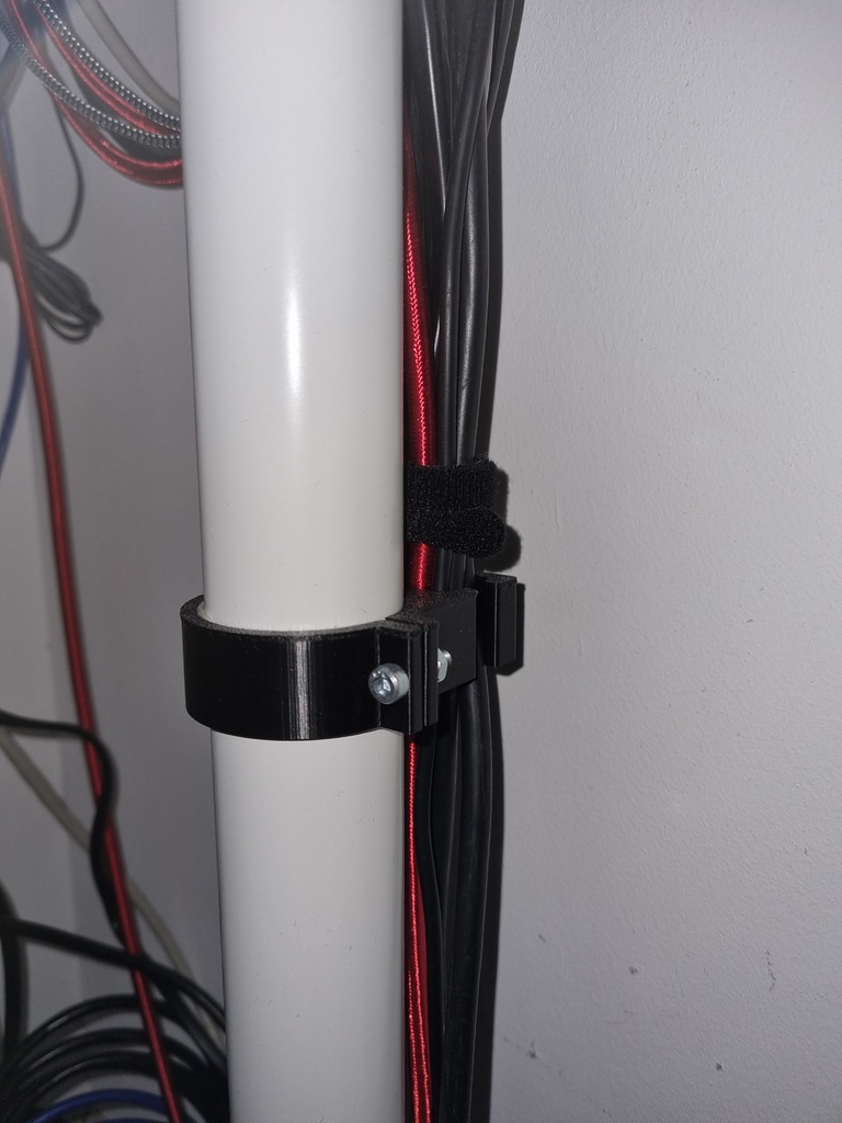 Chỗ luồn dây cho chân bàn IKEA Adils