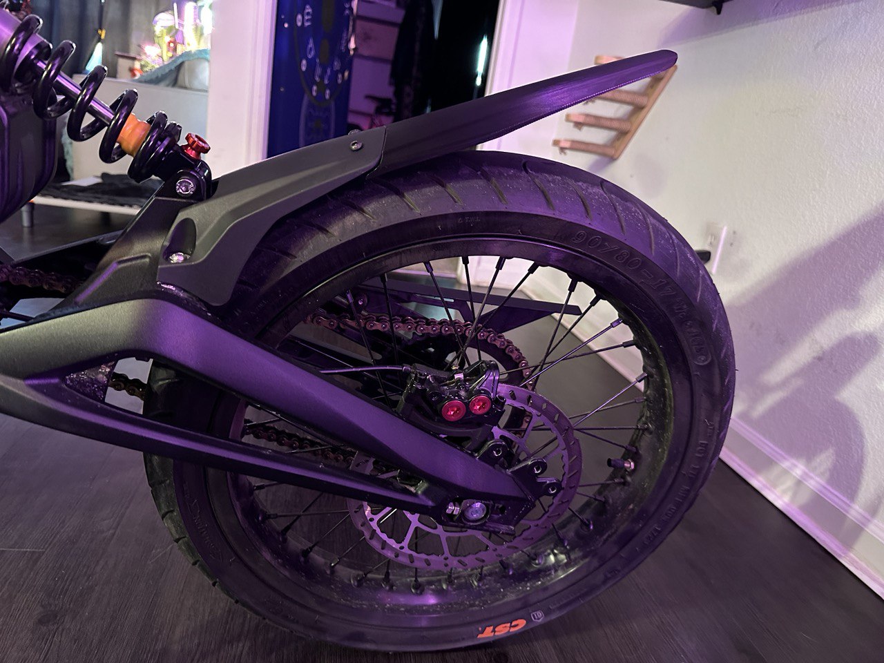 Tem Che Bánh Sau Talaria X3 V2