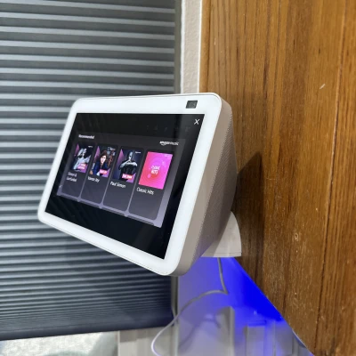 Giá treo Amazon Echo Show 8 có M3 nut