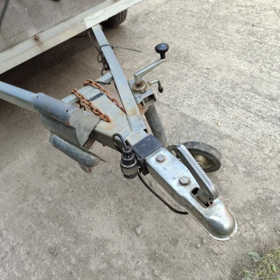 Giá giữ phích cắm CEE cho rơ-moóc