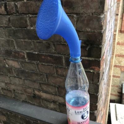 Bình Tưới Cây Vặn Chân Chai