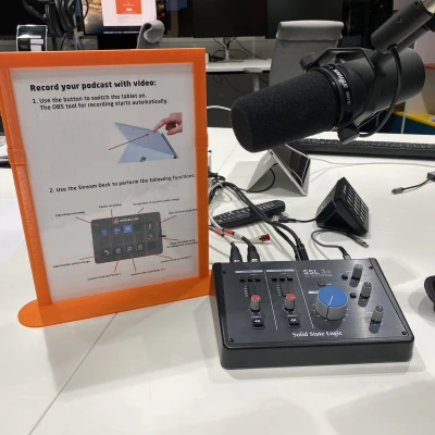 Chân đế trưng bày giấy A4 ép plastic