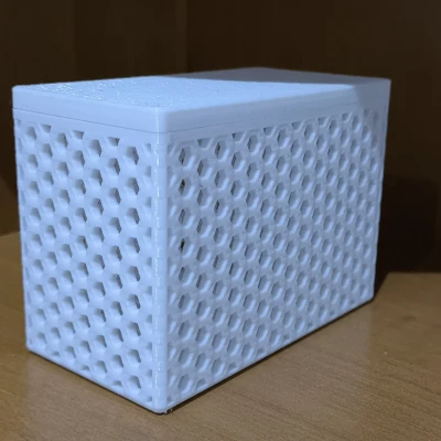 Hộp có họa tiết lục giác và nắp đậy