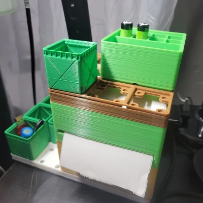 Giá Đỡ Cuộn Nhãn Nhiệt Gridfinity 4"