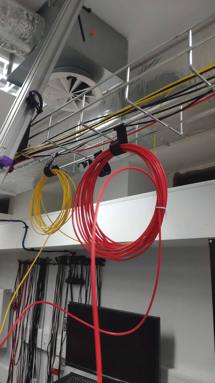 Kẹp treo dây/cáp/sợi quang cho thanh ngang [tùy chỉnh thông số]