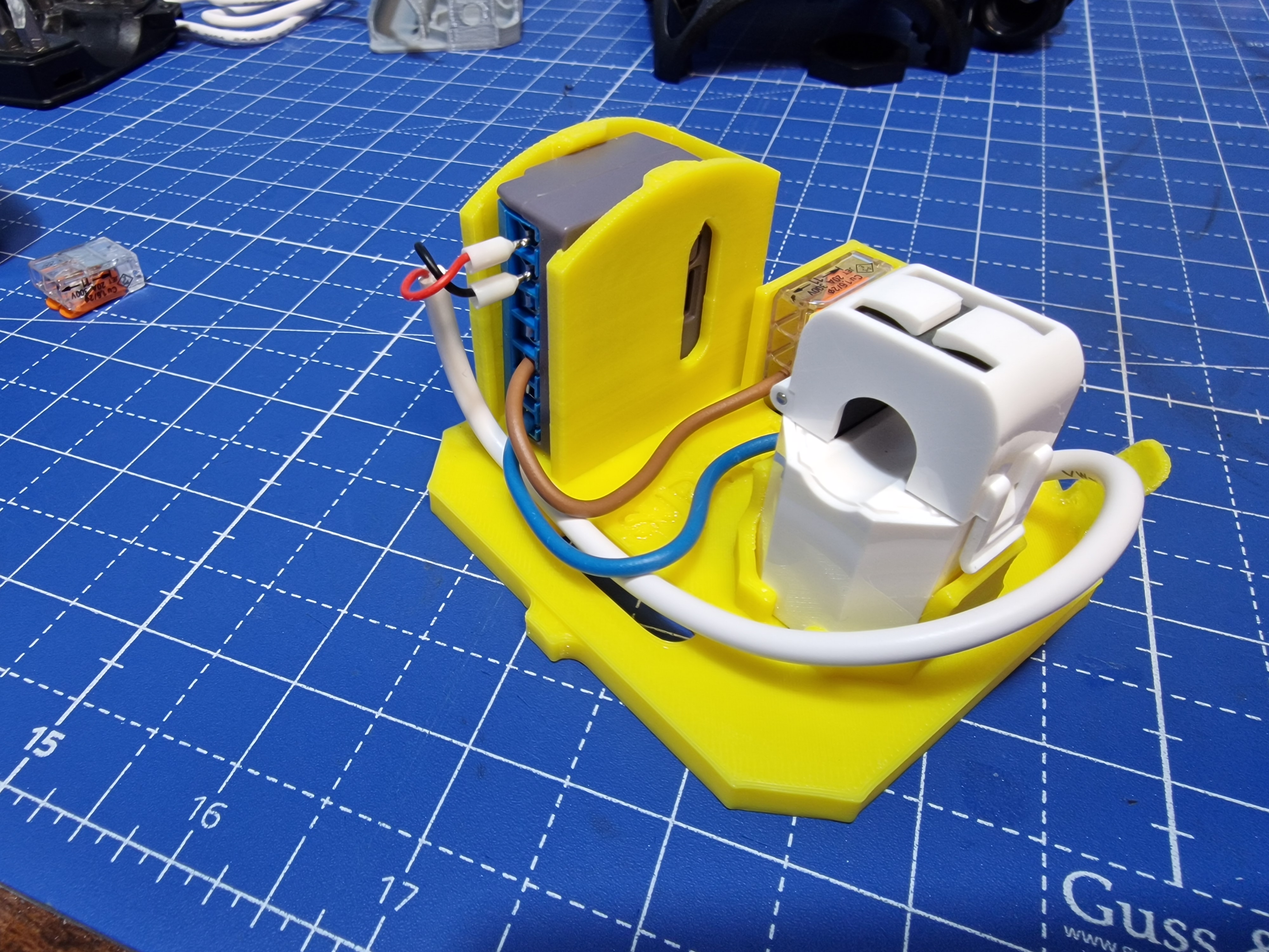 Hộp Tổ Chức Dây Điện Shelly EM Cho Hộp Hensel