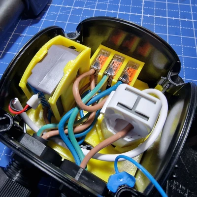 Hộp Tổ Chức Dây Điện Shelly EM Cho Hộp Hensel