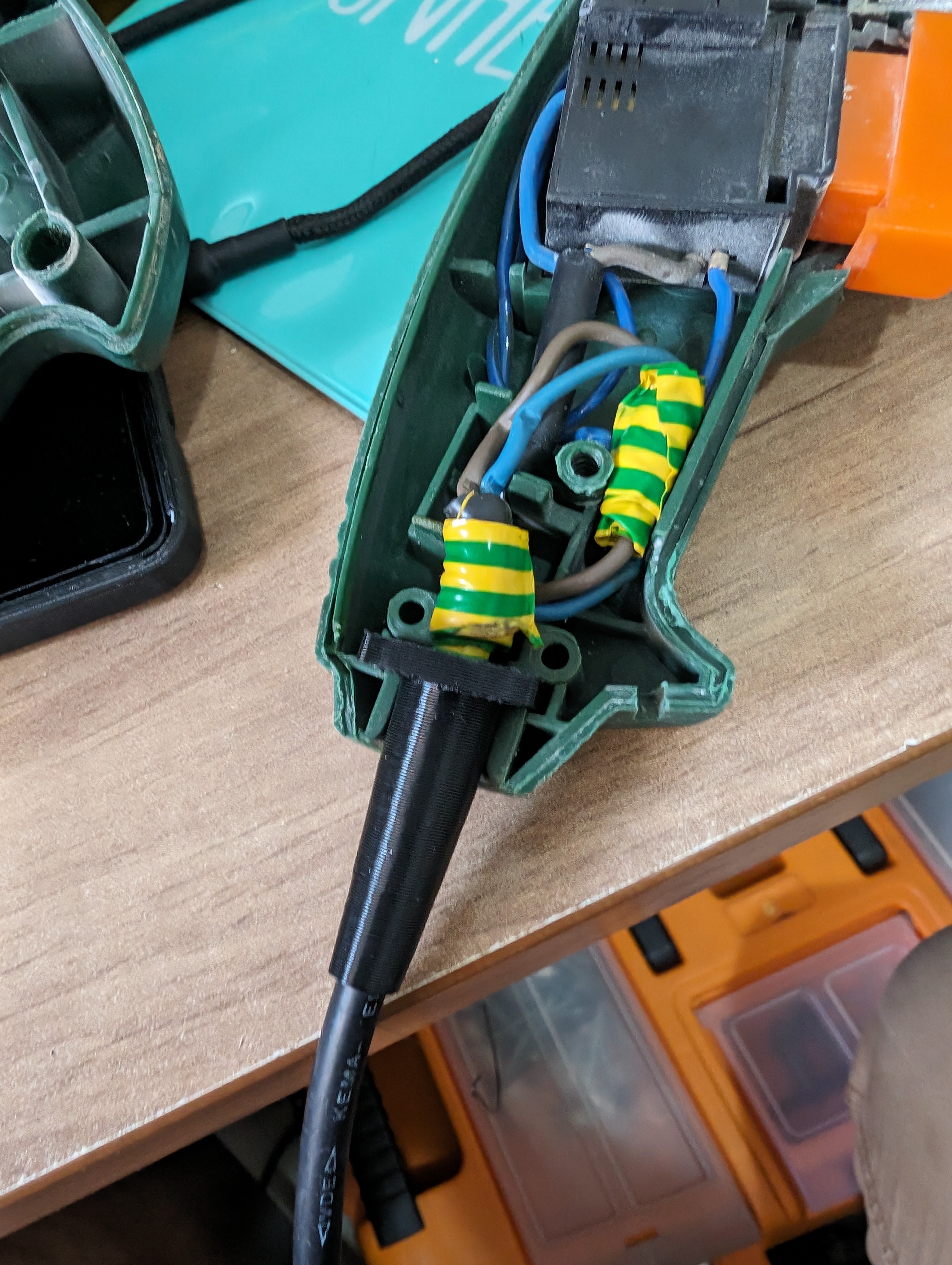 Chống Rối Dây Máy Khoan