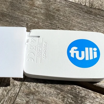 Giá đỡ thẻ Telemaut Telepeage gắn giữa mui xe và kính chắn gió