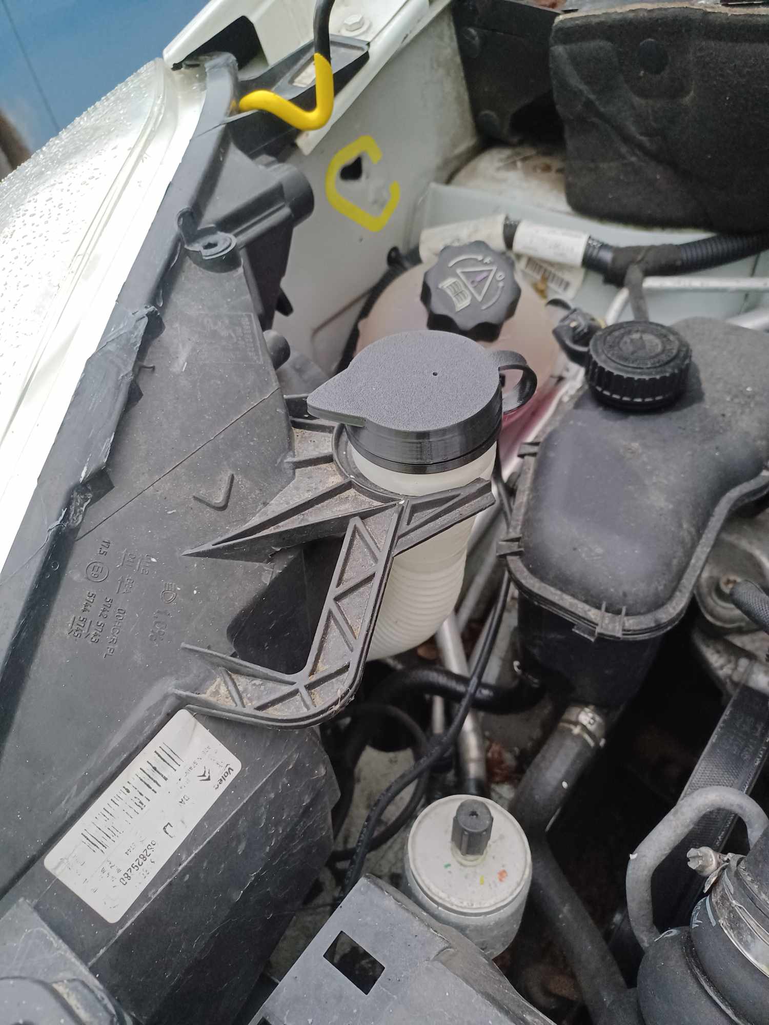 Nắp Bình Nước Rửa Kính Chắn Gió