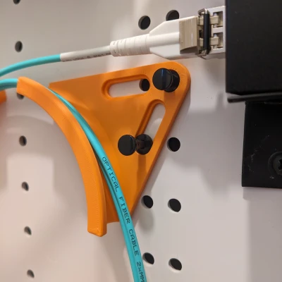 Kẹp Giữ Vòng Cáp Quang Leviton (Tai Mèo)