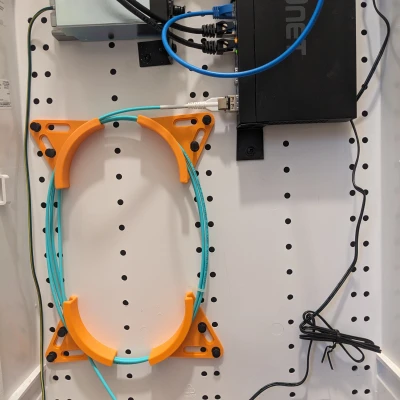 Kẹp Giữ Vòng Cáp Quang Leviton (Tai Mèo)