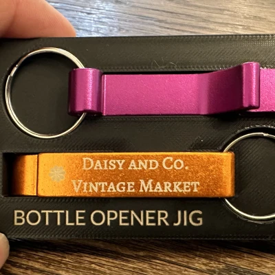 Giá Đỡ Khắc Laser Cho Dụng Cụ Mở Nắp Chai