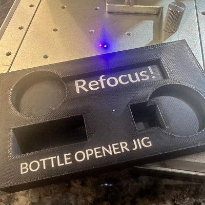 Giá Đỡ Khắc Laser Cho Dụng Cụ Mở Nắp Chai