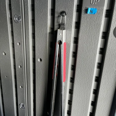 Móc treo đồ cho nhà kho Suncast