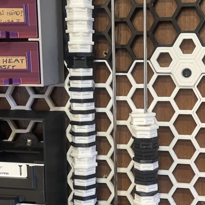 Giá Đỡ Linh Kiện Cho Tấm Lưới Tổ Ong