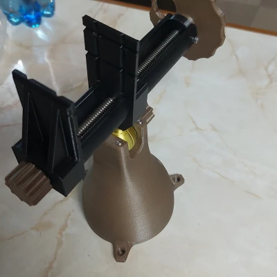 Ray trục vít me và bộ gá kẹp cho ê tô xoay