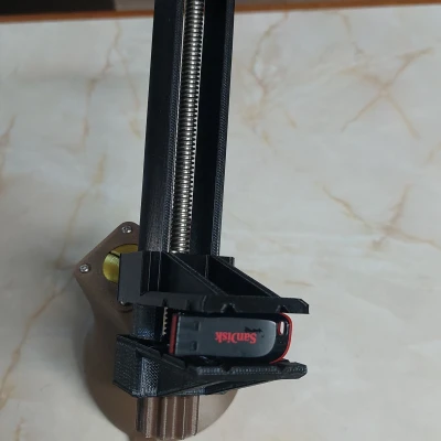 Ray trục vít me và bộ gá kẹp cho ê tô xoay