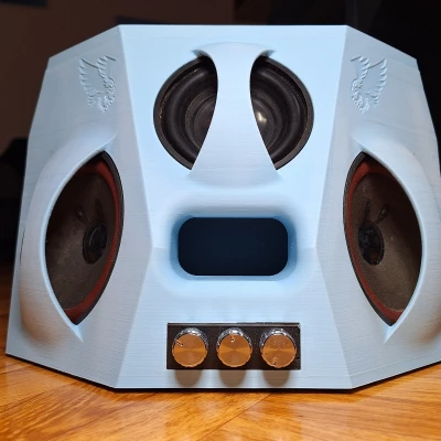 Loa Bluetooth Tái Chế Từ Radio Cũ