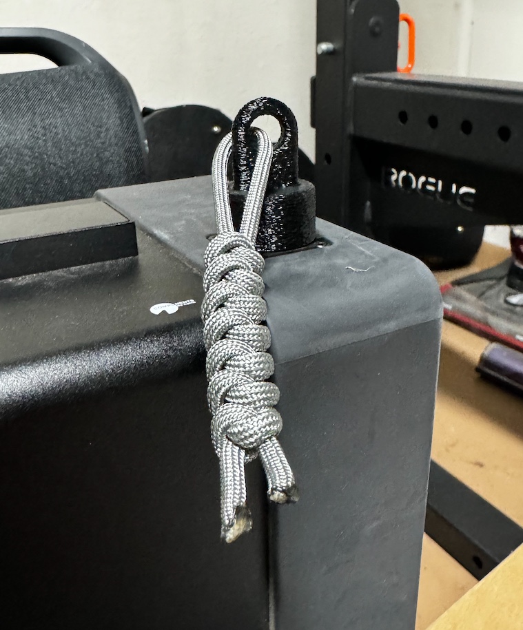 Nắp Cổng Sạc Pin Xe Máy Điện Cake Makka