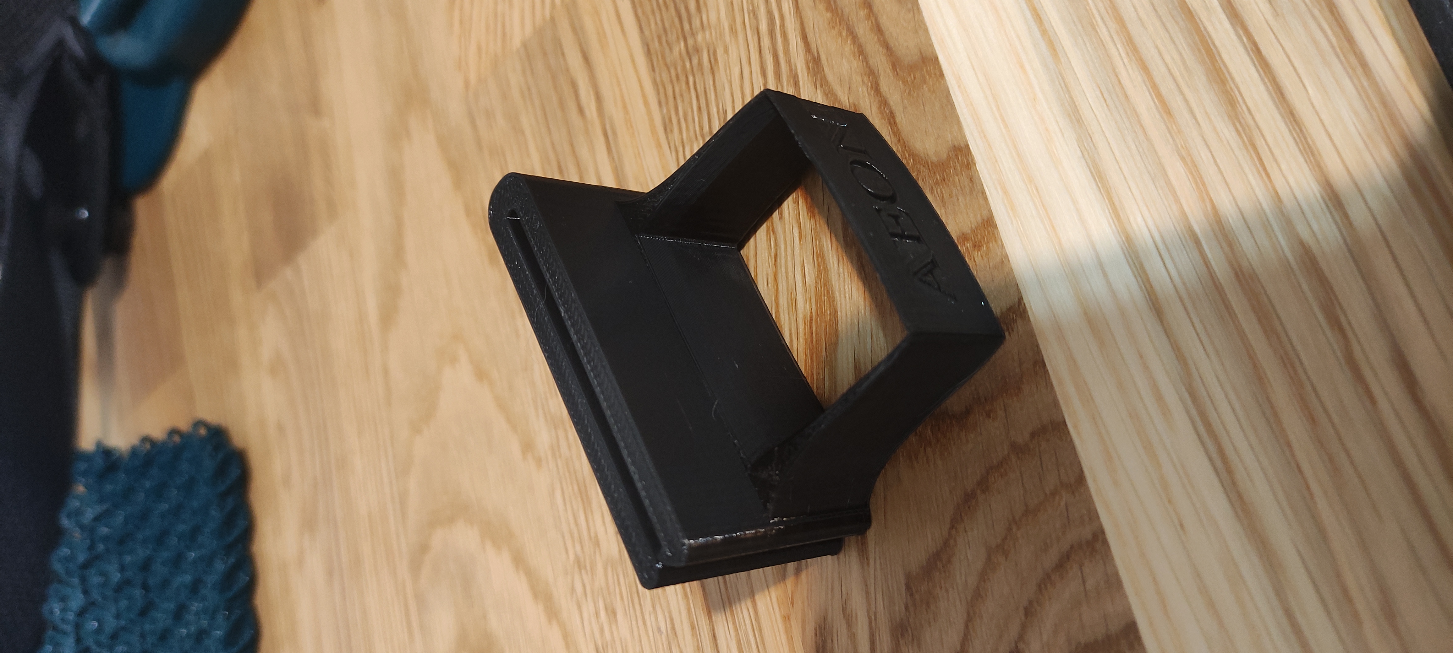 Giá đỡ dây đeo guitar Tc Electronic AEON