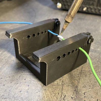 Kẹp giữ cáp nam châm