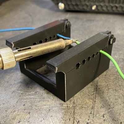 Kẹp giữ cáp nam châm