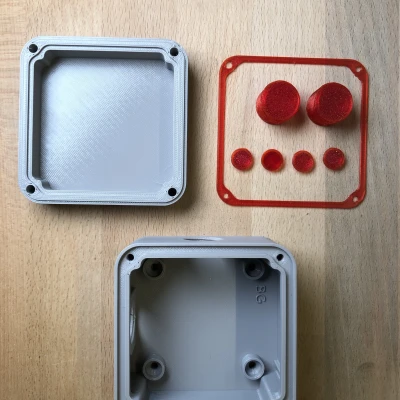 Hộp nối ba cổng có gioăng in được