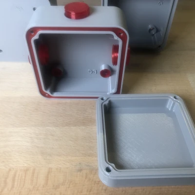 Hộp nối ba cổng có gioăng in được