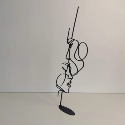 Tượng Nụ Hôn Thanh Tao