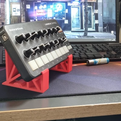 Đế để bàn cho Novation LaunchControl và XL