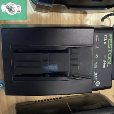 Chân đế treo tường cho sạc Festool TCL6