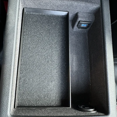 Khay Đựng Đồ Hộp Tỳ Tay Audi A6 Cho Đế MagSafe