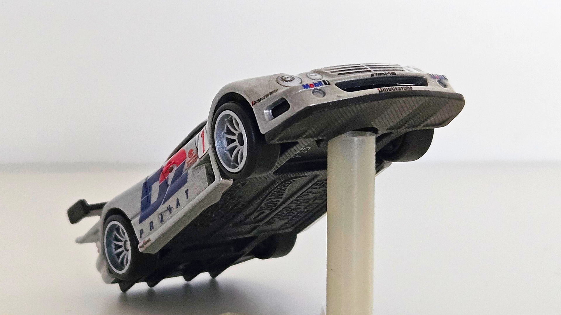 Đế trưng bày xe Hot Wheels Mercedes-Benz CLK GTR