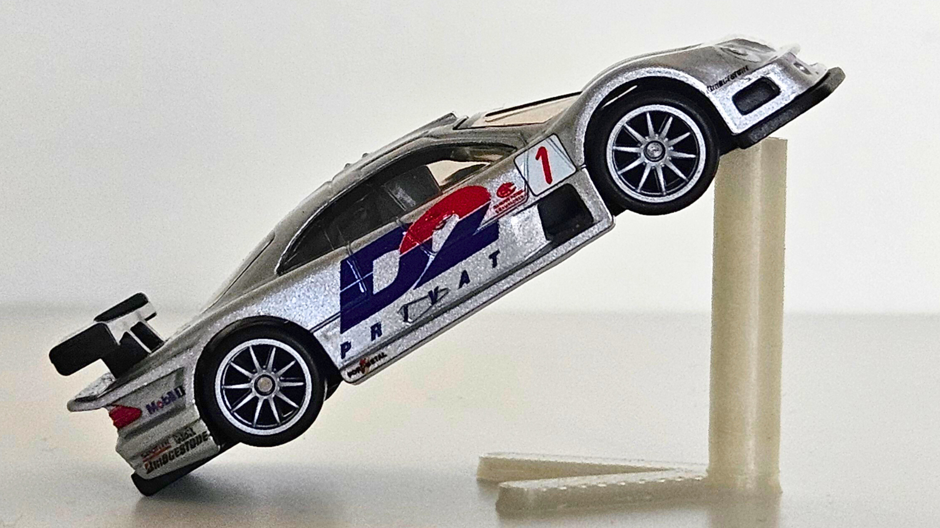 Đế trưng bày xe Hot Wheels Mercedes-Benz CLK GTR