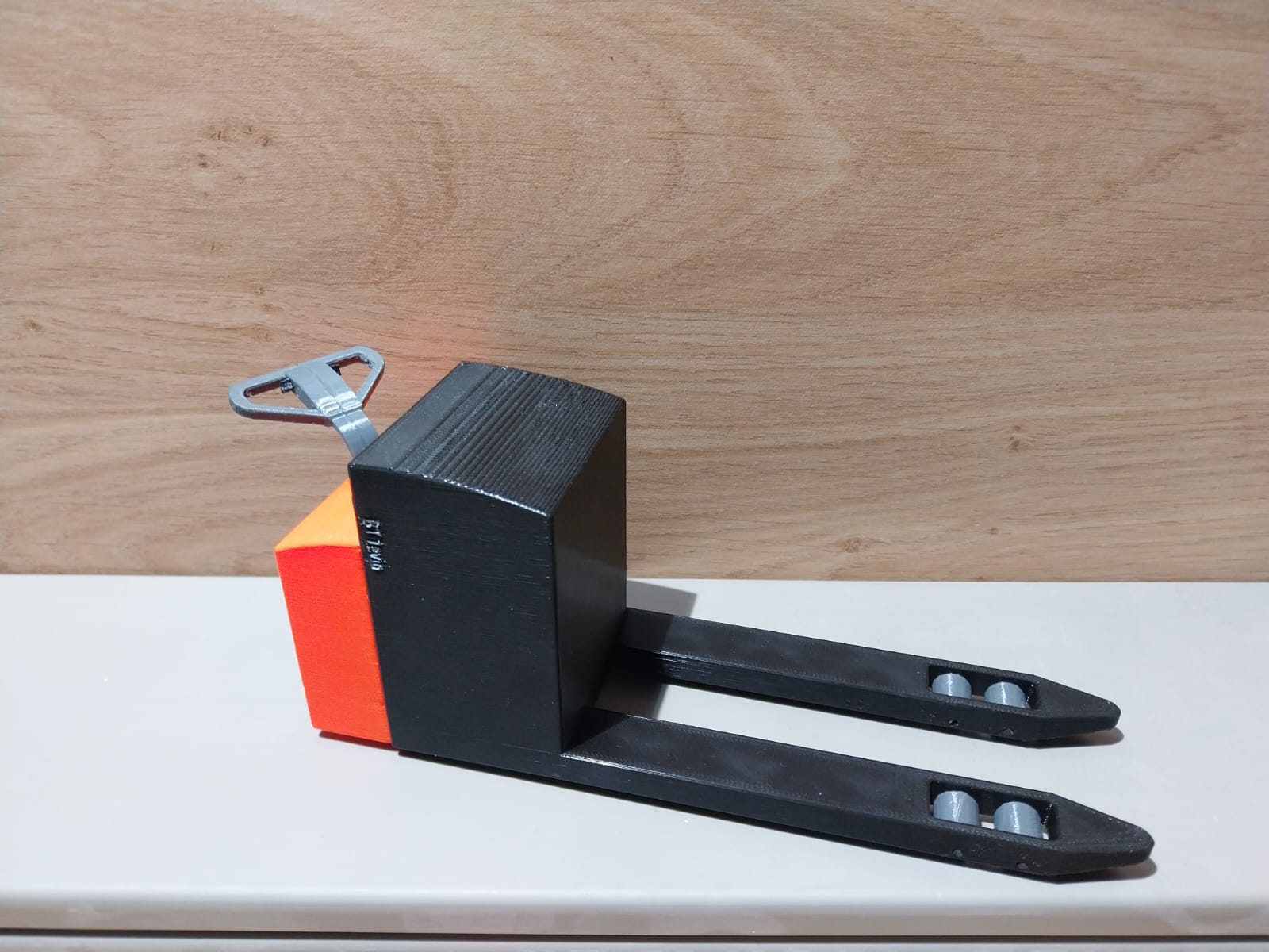 Xe nâng pallet điện Toyota BT Levio tỷ lệ 1/10