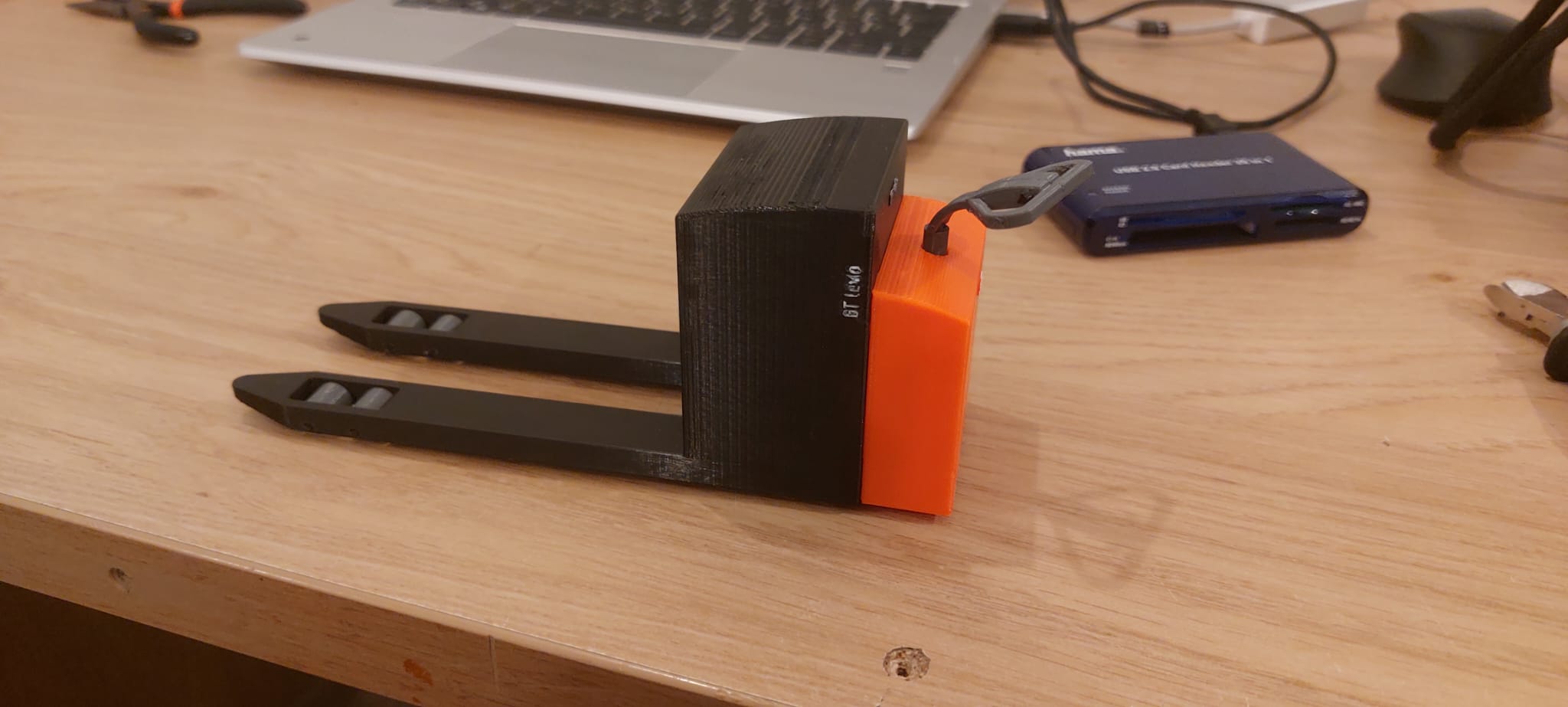 Xe nâng pallet điện Toyota BT Levio tỷ lệ 1/10