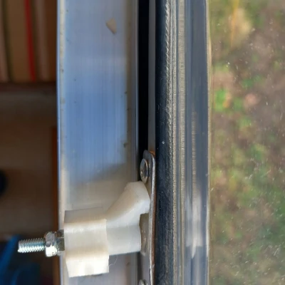 Khóa Cửa Sổ Xe Caravan