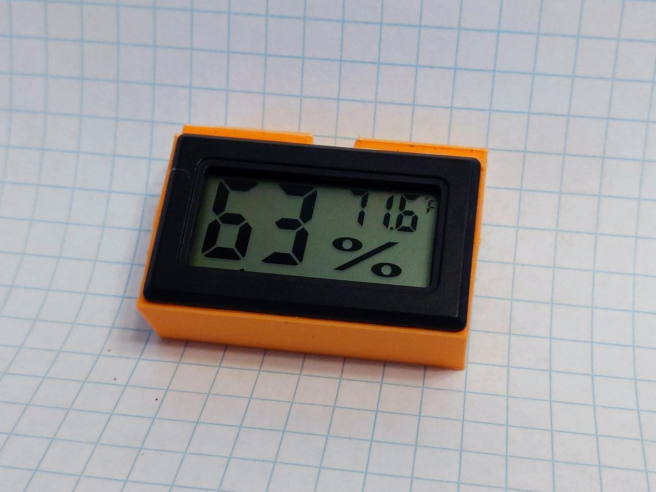 Ngàm giữ đồng hồ đo độ ẩm kỹ thuật số cho hộp trữ filament Sterilite