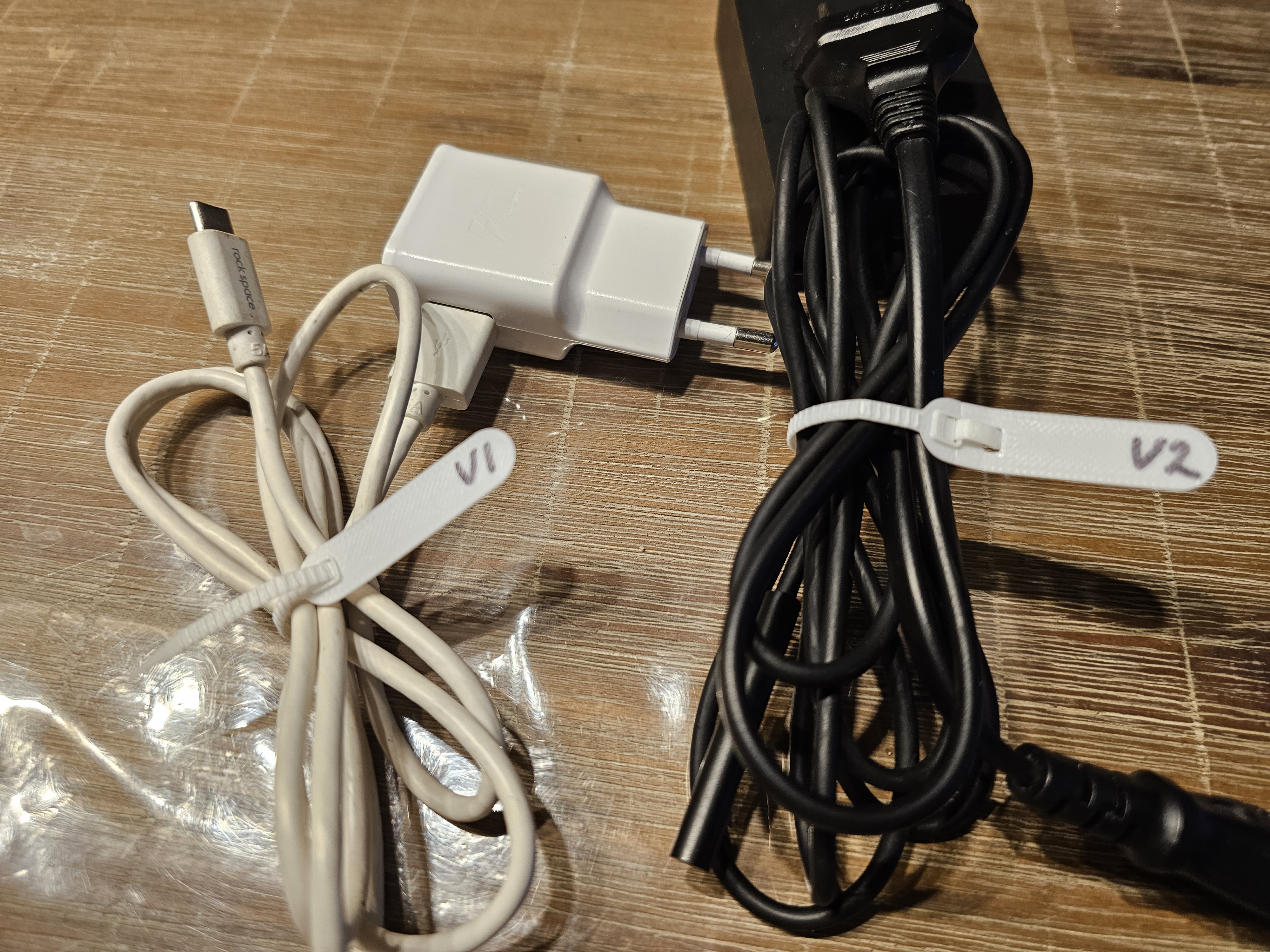 Dây rút/buộc cáp có nhãn