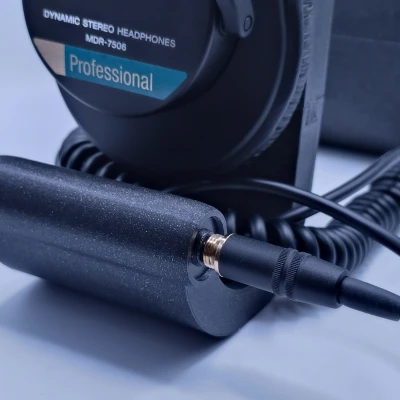 Chân Đế Tai Nghe