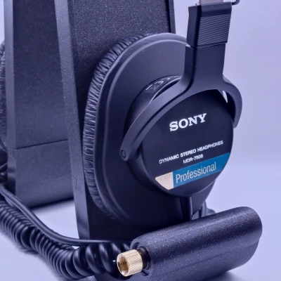 Chân Đế Tai Nghe