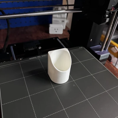 Giá Đỡ Chai Xịt Nhỏ