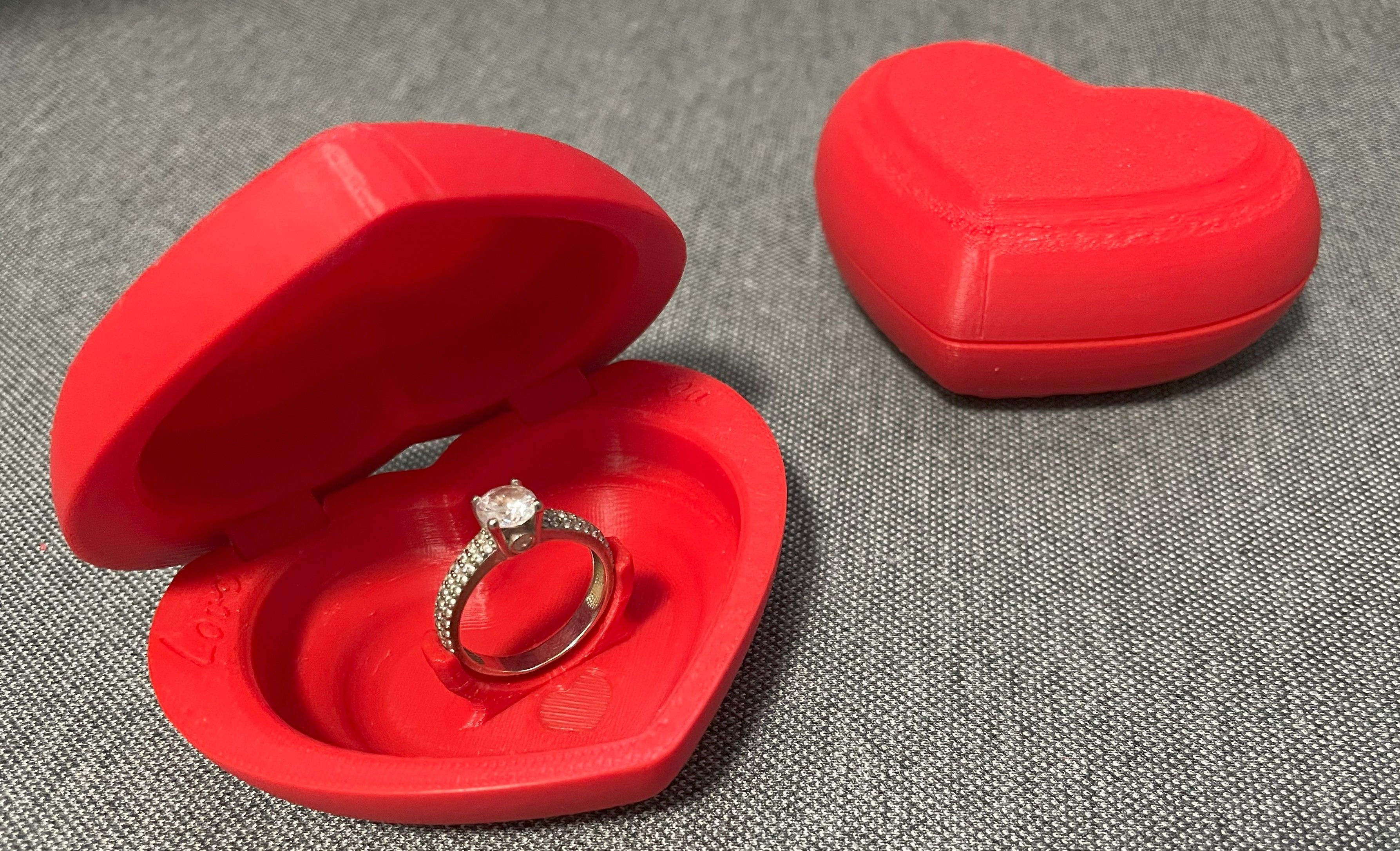 Hộp Nhẫn Trái Tim