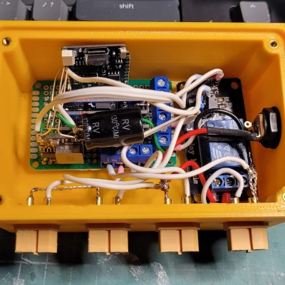 Hộp đựng đồ điện tử